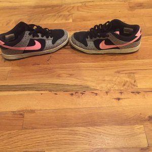 Nike girls multicolored low top shoes size 6.5